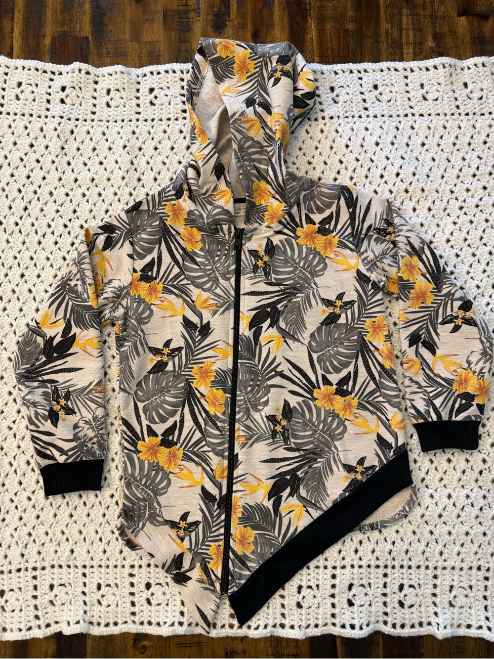 🌺isobel kids 5/6 asymmetrical cut long sleeve tropical floral black zip-up